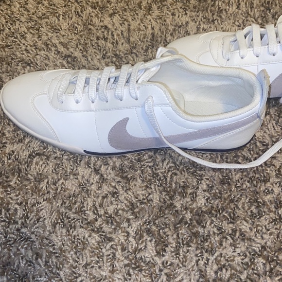 Nike women Fivekay in gray and white size 8.5 - Picture 6 of 7
